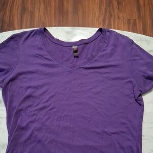 District Women's Purple Short Sleeve Tee.  Size XL Length 26 1/2 Inches.